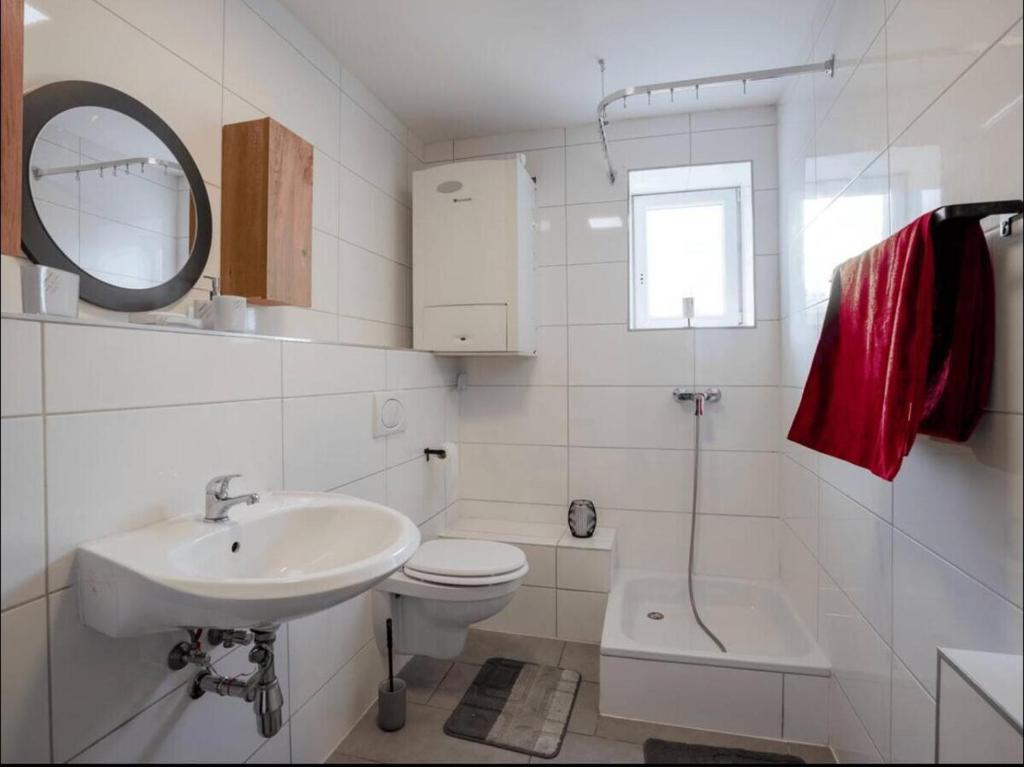 Eigenes Badezimmer mit voller Ausstattung