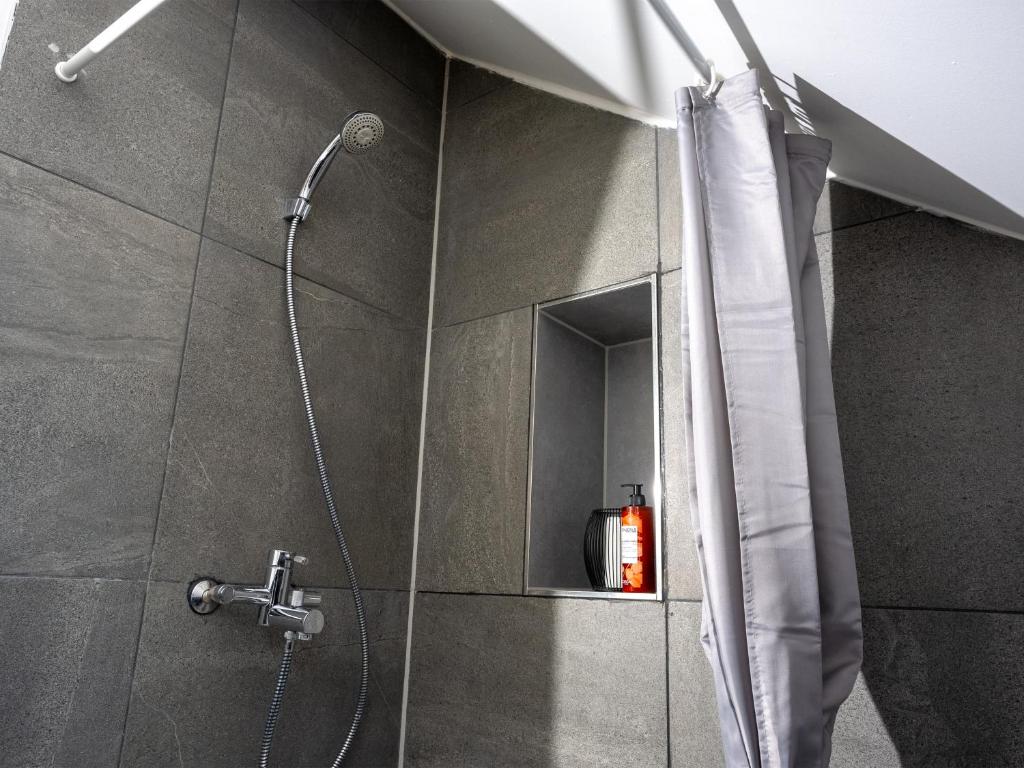 Modernes Badezimmer