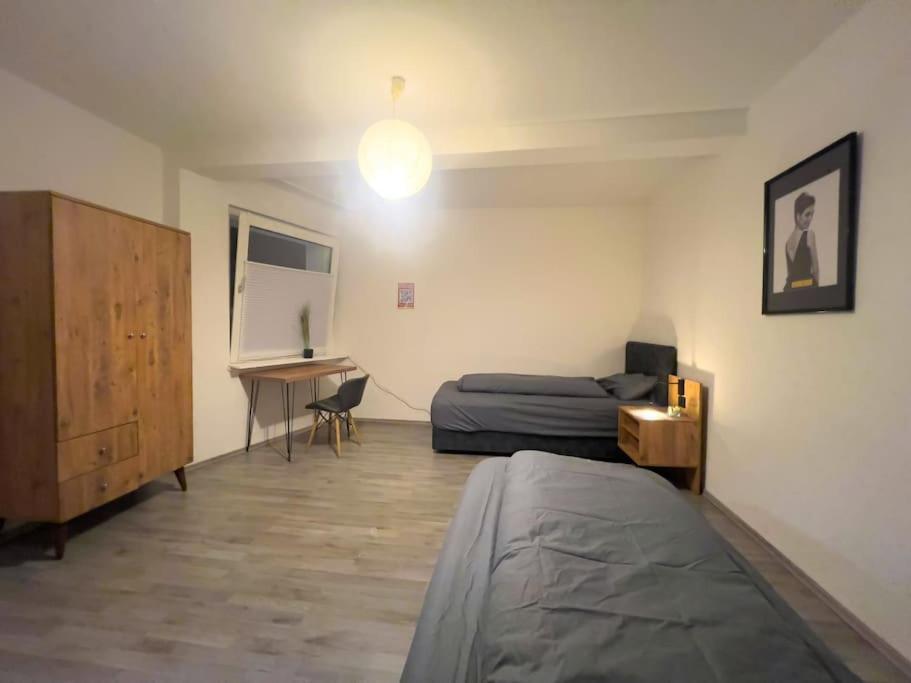 Schlafzimmer 1 mit Einzelbetten