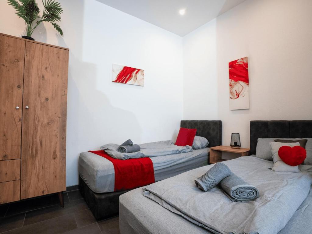 Schlafzimmer mit 5 Einzelbetten