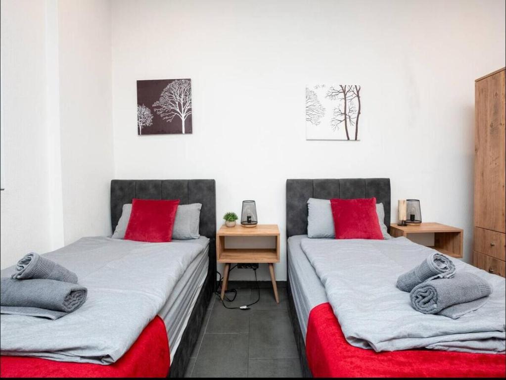 Schlafzimmer mit 4 Einzelbetten