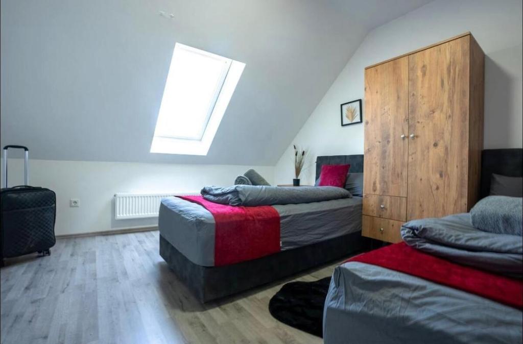 Schlafzimmer 1 mit 2 Einzelbetten