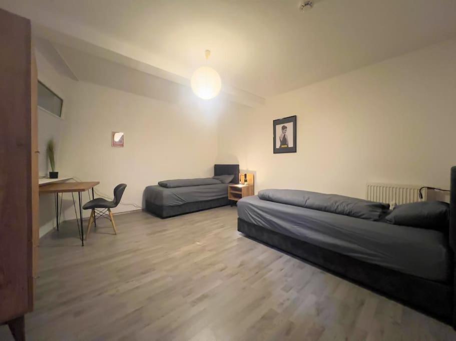Schlafzimmer 2 mit Einzelbetten, Apartment 5 Duisburg