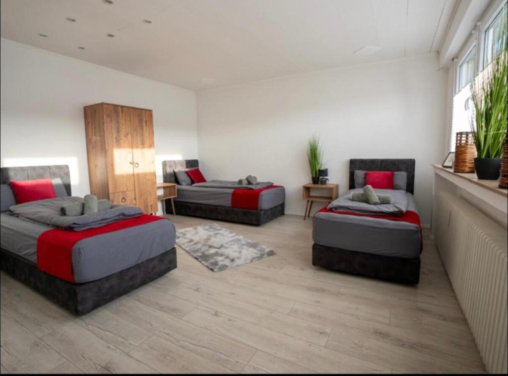 Schlafzimmer mit 2 Einzelbetten im Apartment 2 in Gladbeck
